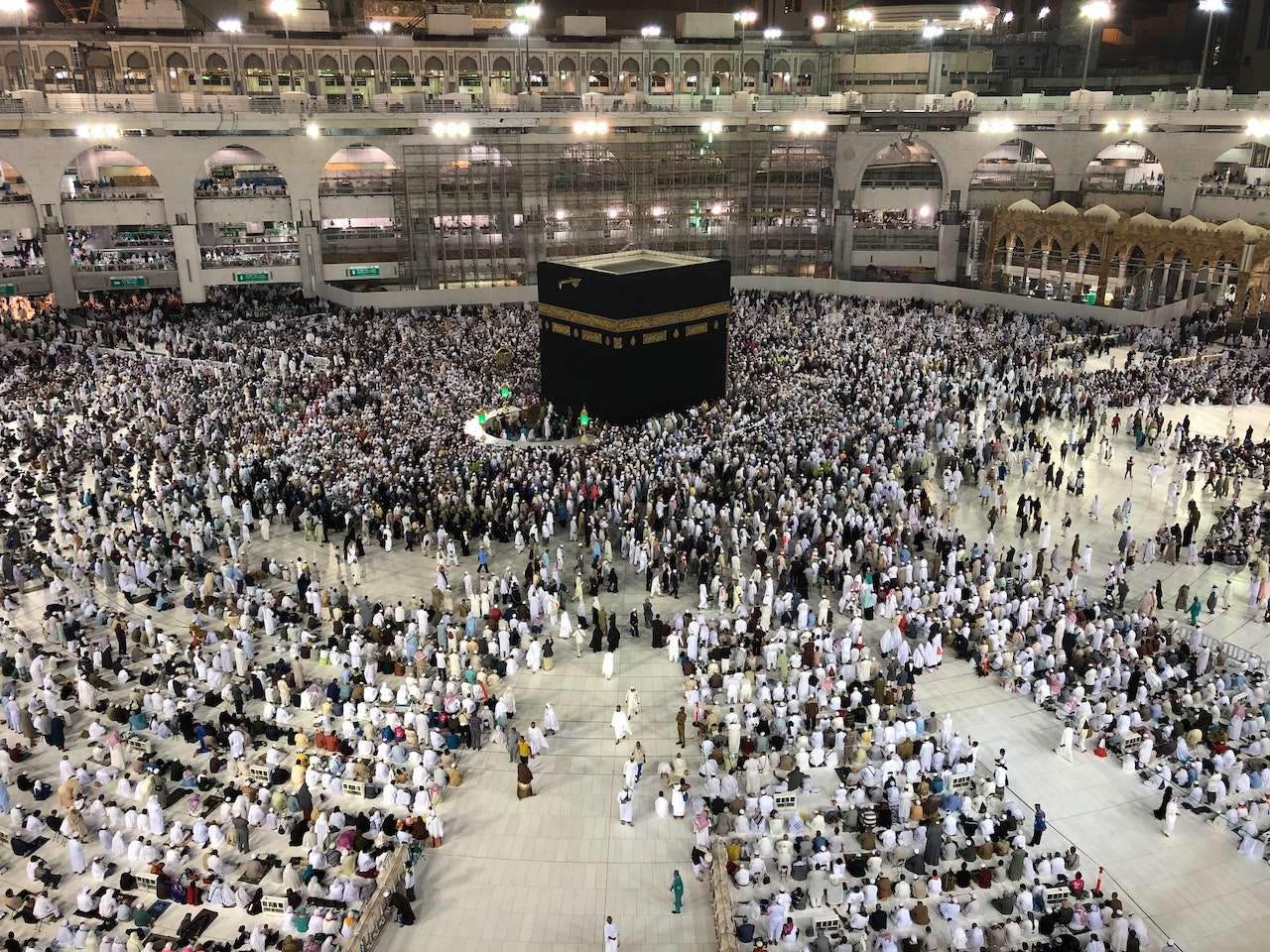 Deluxe Umrah Packages Of 12 Nights